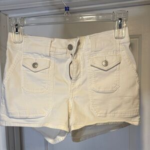 Express Shorty Mid rise Size 6 Women’s White Pocket Front Denim Shorts~like new